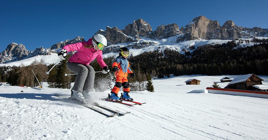Groß und Klein fährt Ski