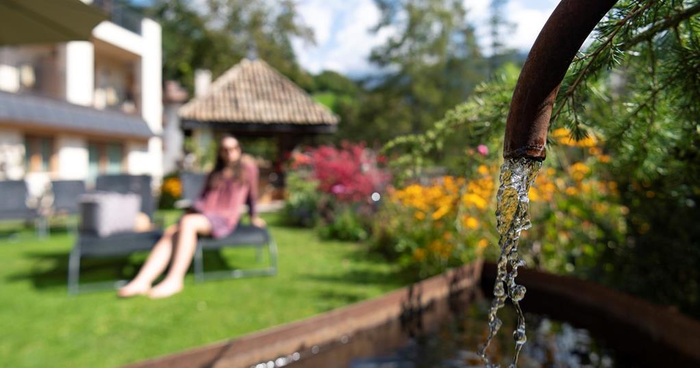 Garten mit Brunnen