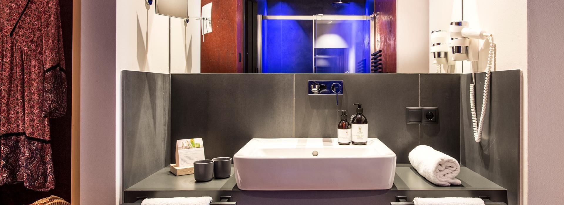 Bagno con lavabo e fon Studio Paradies