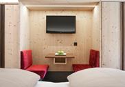 Bed room with seating booth and tv Studio Paradies