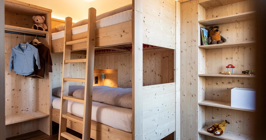 Camera da letto con letto a castello Studio Alpin