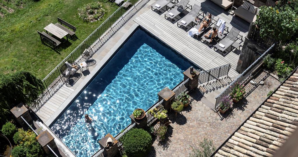 La nostra piscina con aqua di sorgente di montagna