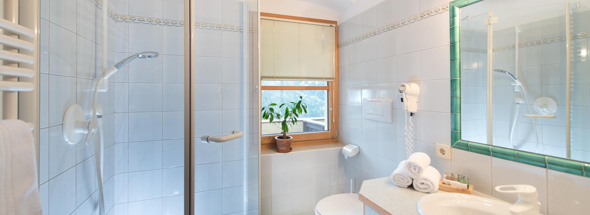 Bath room with shower Studio Base