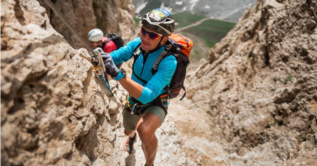 Arrampicatori con la corda